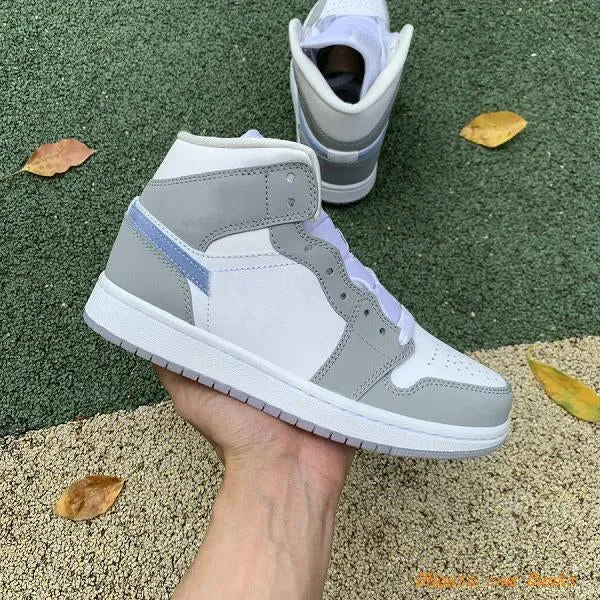 Jumpman 1 1s OG Basketball Shoes Mens Women University Blue UNC Hyper Royal Bred Patent Black Toe DARK MOCHA Twist Tan Gum Linen Smoke Grey Diamond Shorts Men Sneakers