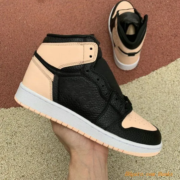 Jumpman 1 1s OG Basketball Shoes Mens Women University Blue UNC Hyper Royal Bred Patent Black Toe DARK MOCHA Twist Tan Gum Linen Smoke Grey Diamond Shorts Men Sneakers