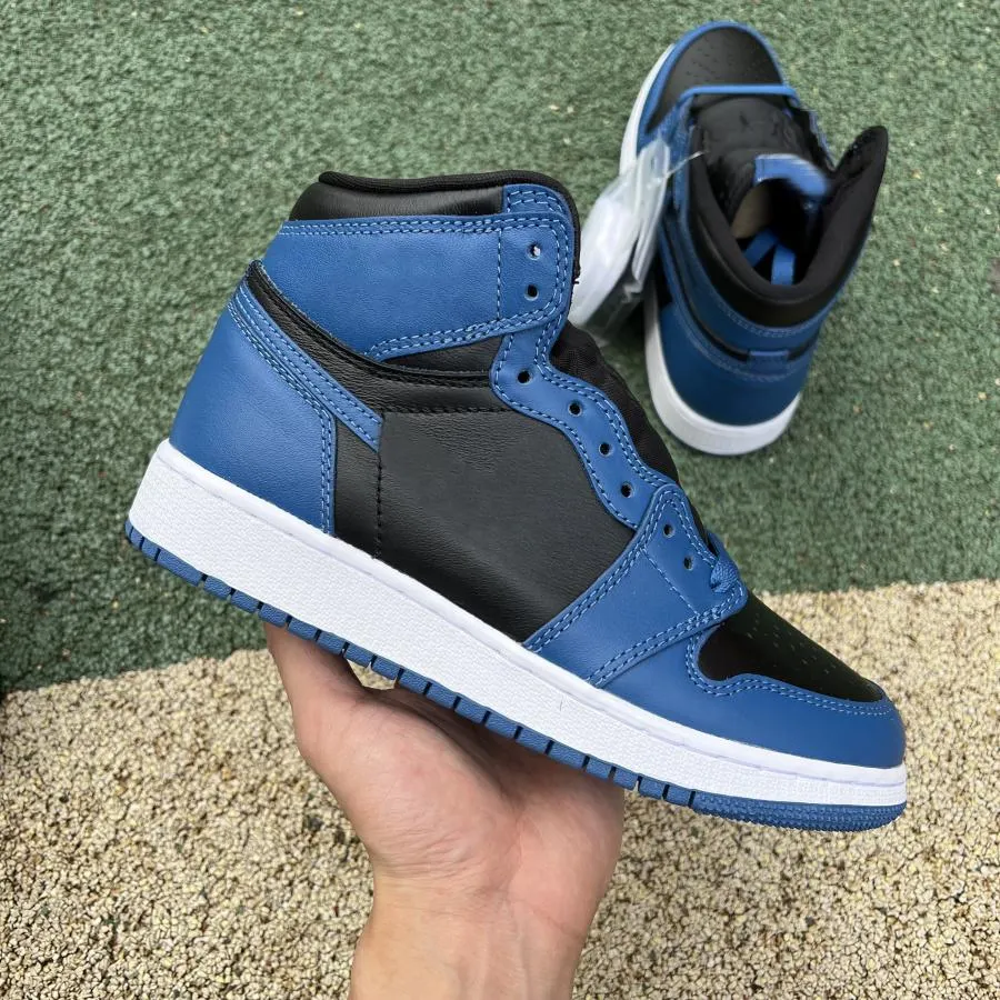 Jumpman 1 1s OG Basketball Shoes Mens Women University Blue UNC Hyper Royal Bred Patent Black Toe DARK MOCHA Twist Tan Gum Linen Smoke Grey Diamond Shorts Men Sneakers