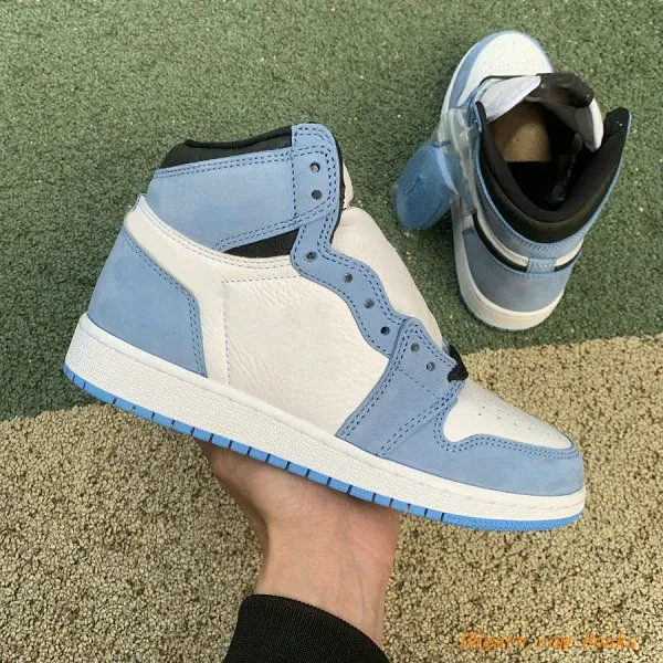 Jumpman 1 1s OG Basketball Shoes Mens Women University Blue UNC Hyper Royal Bred Patent Black Toe DARK MOCHA Twist Tan Gum Linen Smoke Grey Diamond Shorts Men Sneakers