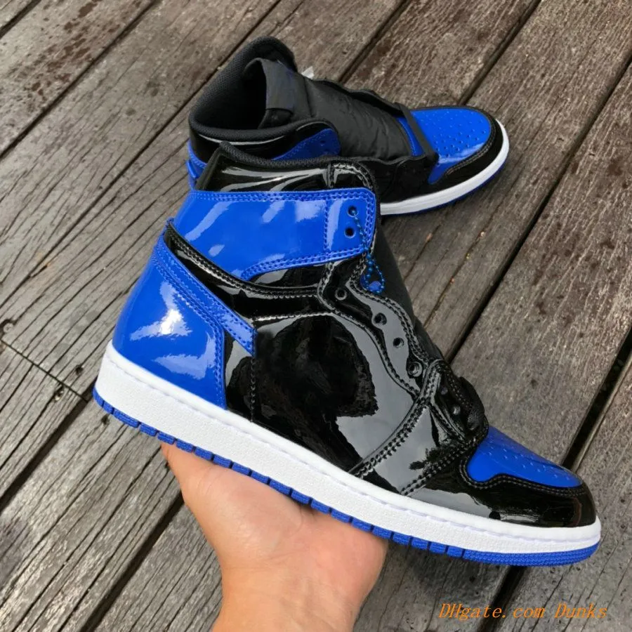 Jumpman 1 1s OG Basketball Shoes Mens Women University Blue UNC Hyper Royal Bred Patent Black Toe DARK MOCHA Twist Tan Gum Linen Smoke Grey Diamond Shorts Men Sneakers