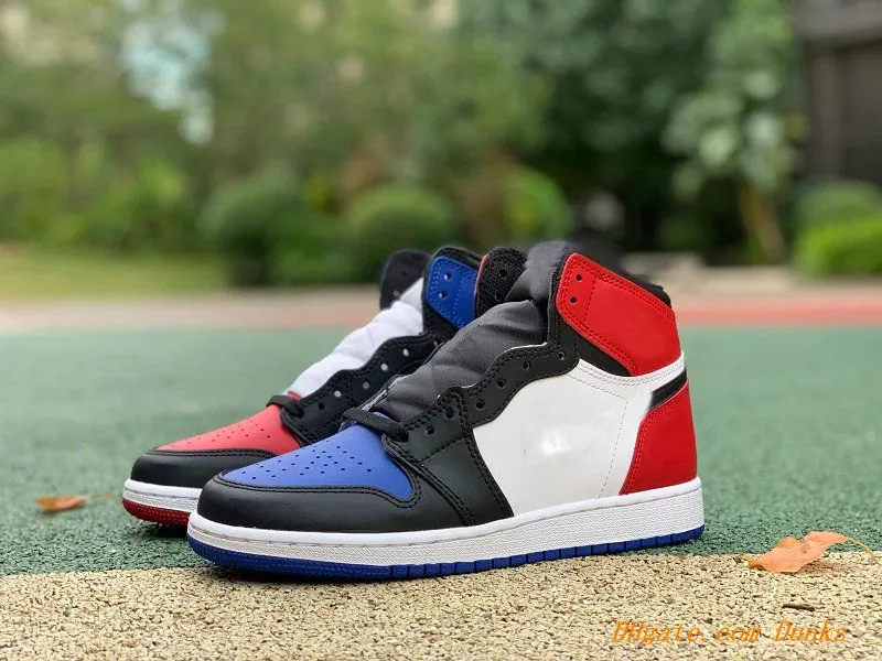 Jumpman 1 1s OG Basketball Shoes Mens Women University Blue UNC Hyper Royal Bred Patent Black Toe DARK MOCHA Twist Tan Gum Linen Smoke Grey Diamond Shorts Men Sneakers